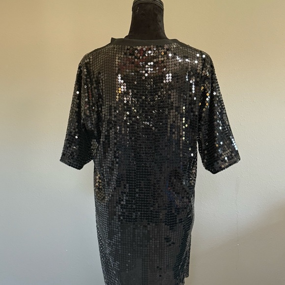 Black Sequin KISS Graphic Dress - Picture 3 of 4
